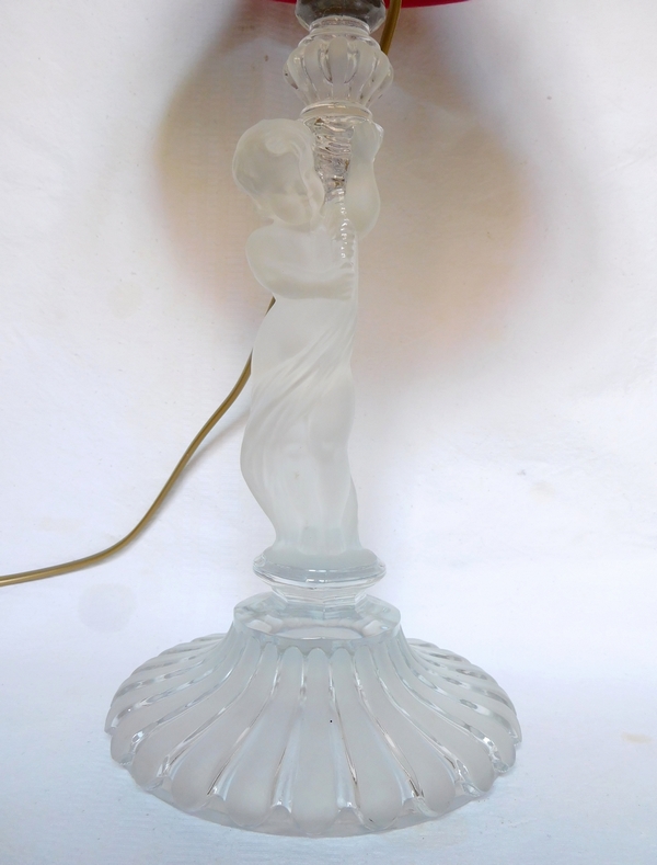 Lampe en cristal de Baccarat à l'enfant - putto - signée