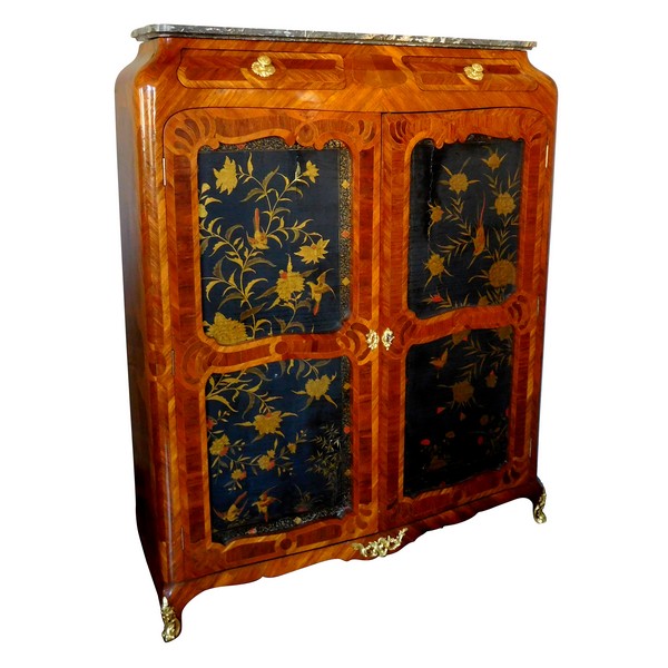 Macret : armoire d'époque Louis XV en bois de rose et laque - estampille et étiquette