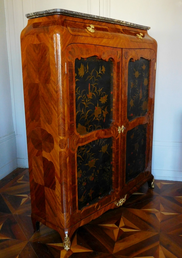 Macret : armoire d'époque Louis XV en bois de rose et laque - estampille et étiquette