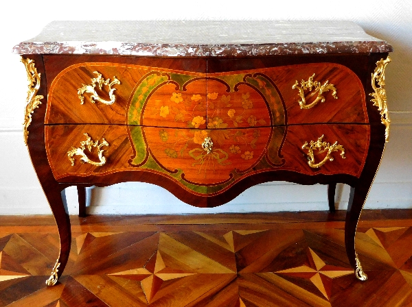 Nicolas Petit : grande commode sauteuse en marqueterie d'époque Louis XV estampillée