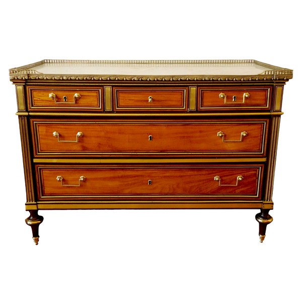 Importante commode d'époque Louis XVI en plaquage de citronnier moiré et acajou époque XVIIIe siècle