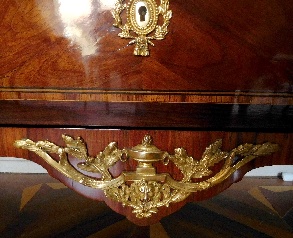 Commode d'époque Louis XVI en marqueterie, estampille de Pierre François Guignard