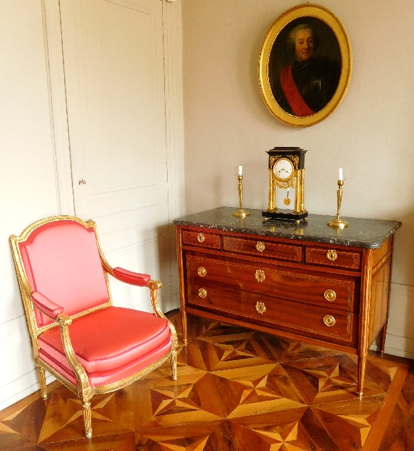 Commode d'époque Louis XVI en marqueterie de satiné et bois de rose