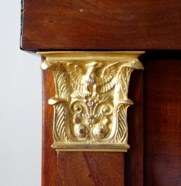 Commode pantalonière d'époque Consulat en acajou, bronzes dorés au mercure