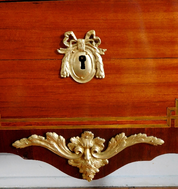 Commode sauteuse en marqueterie d'époque Transition Louis XV Louis XVI - XVIIIe siècle