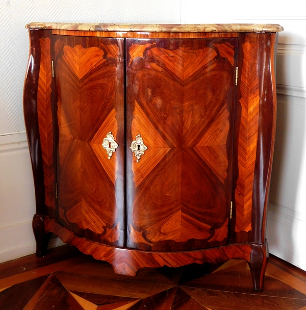 Nicolas Petit : encoignure en marqueterie d'époque Louis XV, marbre Brèche d'Alep, estampille