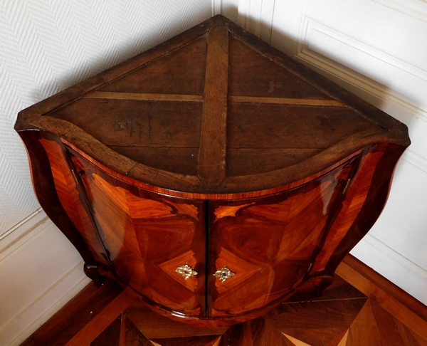 Nicolas Petit : encoignure en marqueterie d'époque Louis XV, marbre Brèche d'Alep, estampille