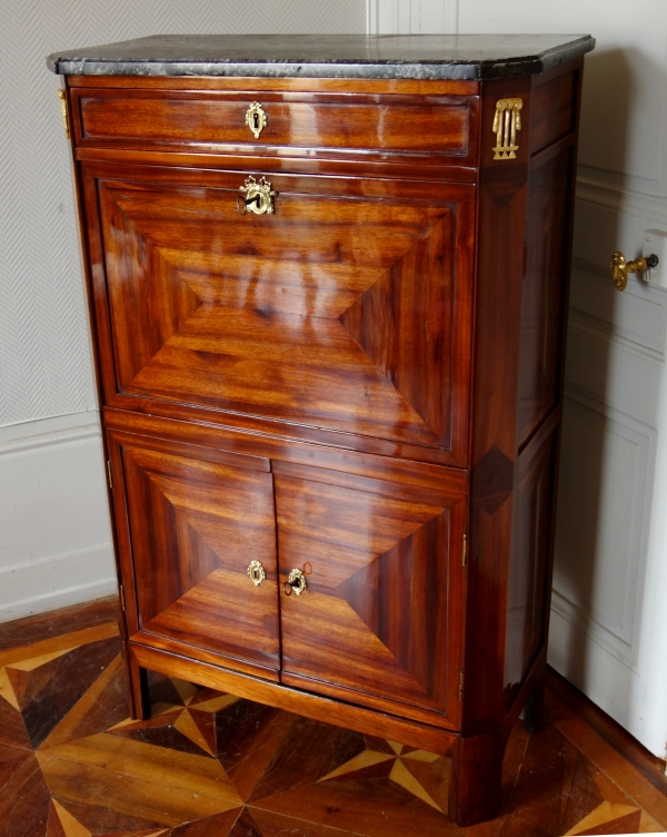 Jean Baptiste II Tuart : secrétaire d'époque Louis XVI en satiné estampillé