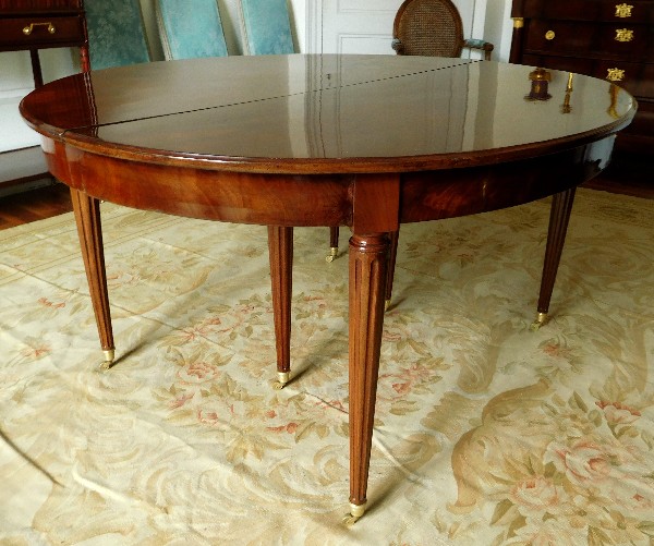 Très grande table de salle à manger de style Louis XVI en acajou massif, époque XIXe