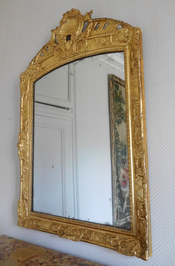 Grand cadre miroir en bois sculpté et doré, époque Louis XIV, glace au mercure