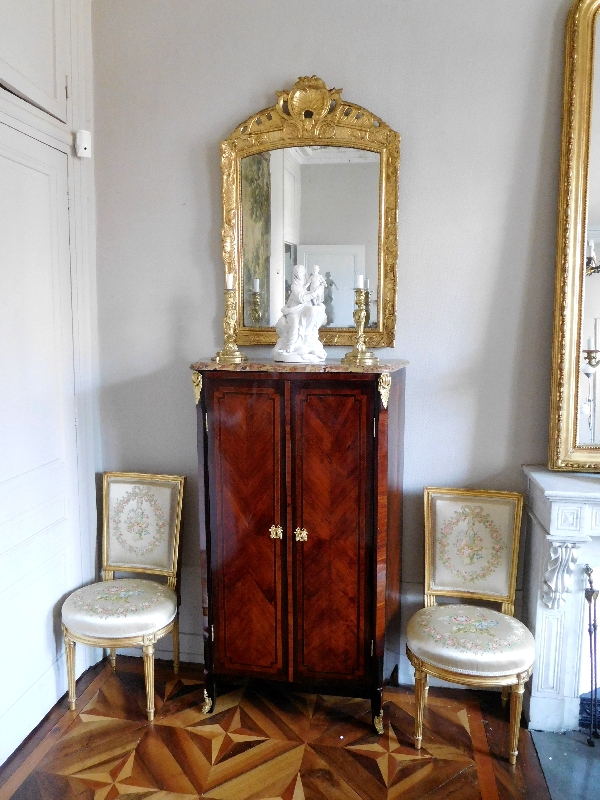 Grand cadre miroir en bois sculpté et doré, époque Louis XIV, glace au mercure