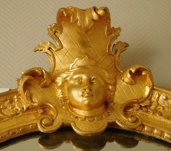 Grande glace en bois sculpté et doré, époque Régence - 138cm x 212cm