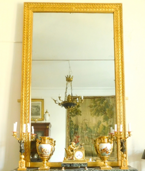 Très grand miroir de cheminée d'époque Empire, cadre en bois doré, glace au mercure - 130cm x 213cm
