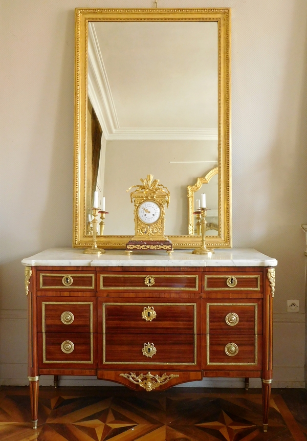 Miroir de style Louis XVI en bois doré pour cheminée ou à suspendre - 147cm x 95cm