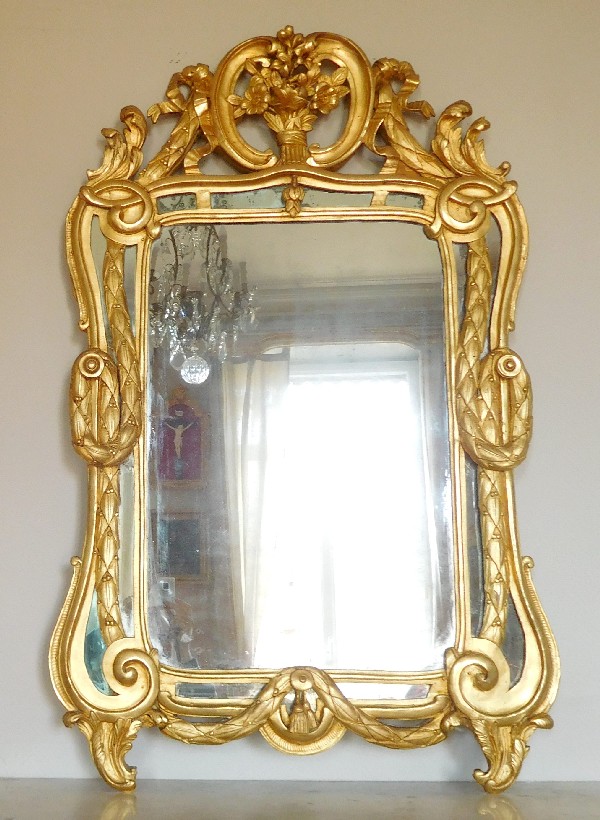 Grand miroir à parecloses en bois doré, glace au mercure, époque Louis XV Transition