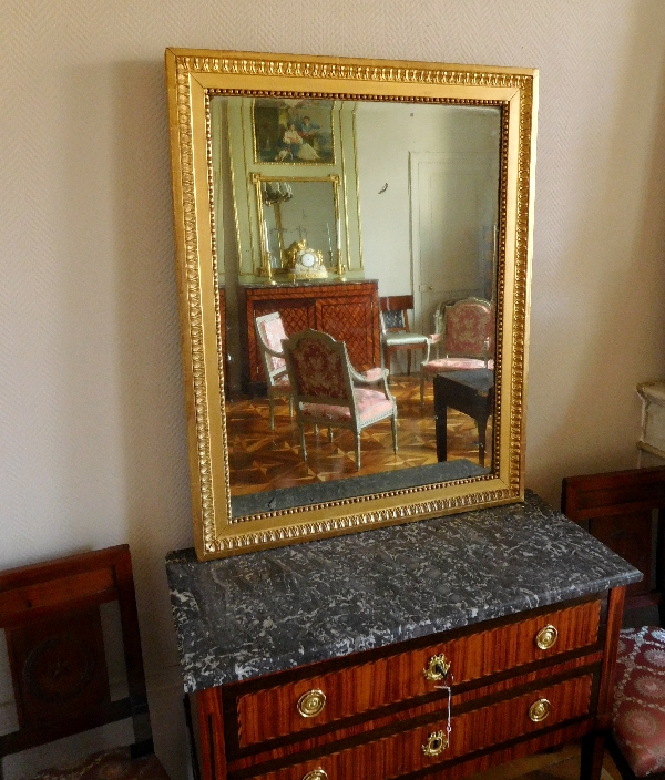 Miroir d'époque Louis XVI, cadre en bois doré, glace au mercure - 82cm x 104cm