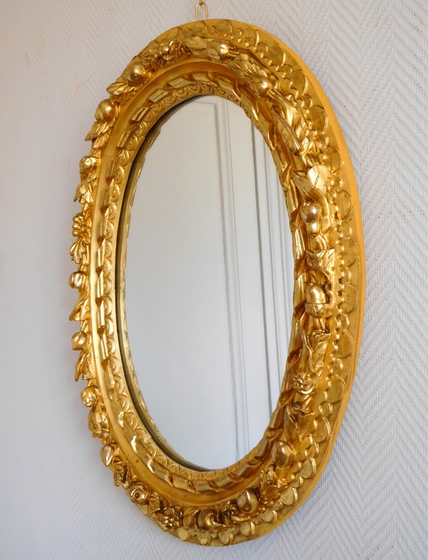Cadre miroir ovale d'époque Louis XIII milieu XVIIe en bois sculpté et doré