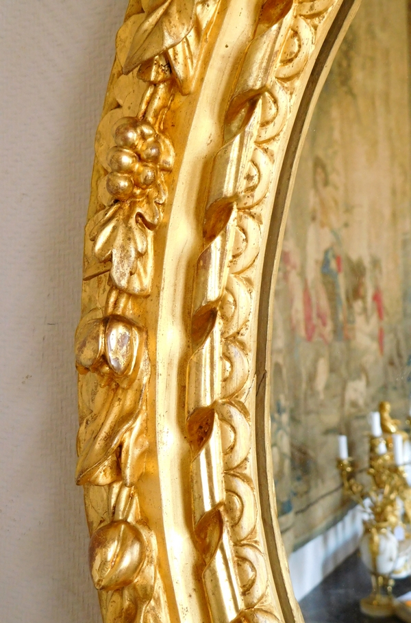 Cadre miroir ovale d'époque Louis XIII milieu XVIIe en bois sculpté et doré