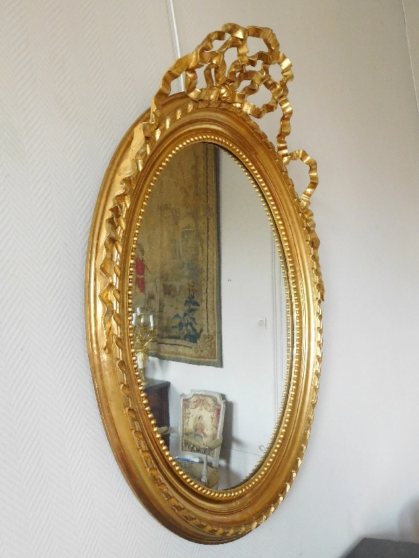 Miroir ovale de style Louis XVI en bois doré, glace au mercure - 86cm x 112cm