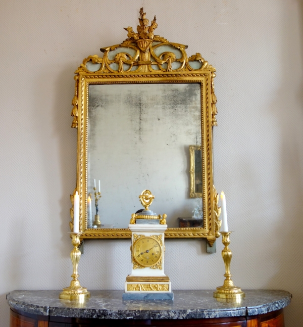 Grande glace provençale en bois doré à la feuille d'or, époque Louis XVI - 75cm x 123cm