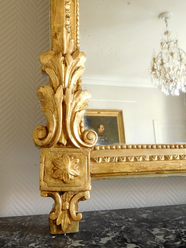 Grand miroir en bois doré, glace au mercure, travail provençal d'époque Louis XVI
