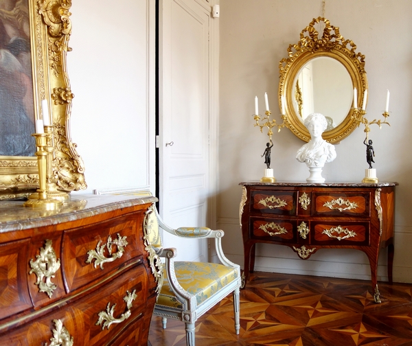 Grand miroir ovale de style Louis XVI en bois doré, époque Napoléon III - 77cm x 104cm