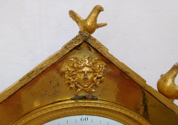 Insolite pendule à la Chaumière en bronze doré, époque Empire