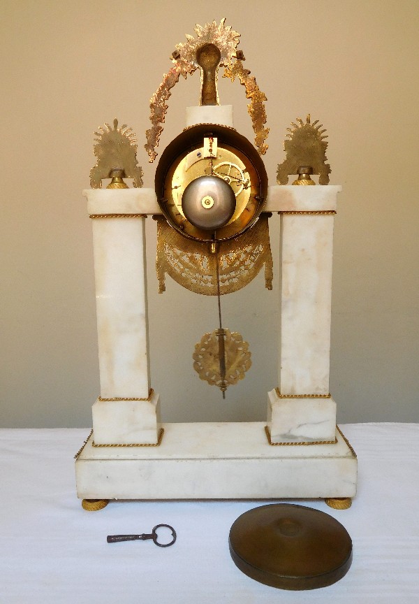 Grande pendule en marbre et bronze doré époque Directoire Consulat fin XVIIIe