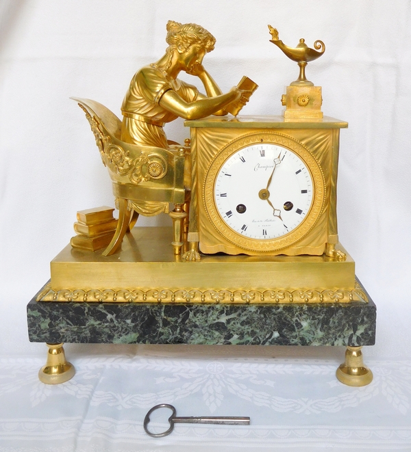 Pendule La Liseuse, d'après Reiche par Claude Galle & Champion, bronze doré, époque Empire