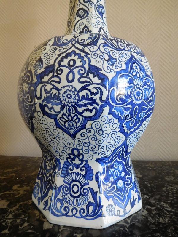 Grand vase gourde en faïence de Delft bleue, montable en lampe - époque début XIXe siècle