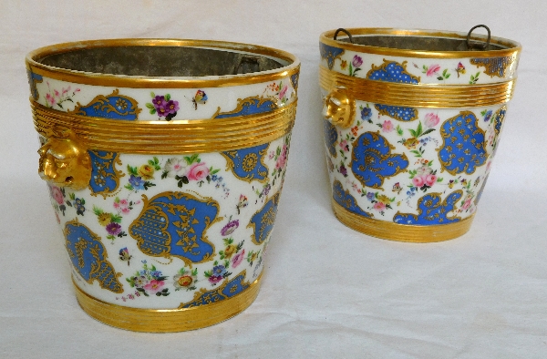 Paire de grands cache-pots en porcelaine de Paris d'époque Restauration