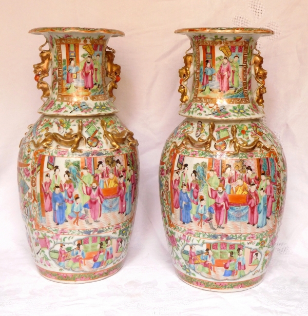 Paire de vases / potiches en porcelaine de Canton, Chine vers 1880 - 42cm
