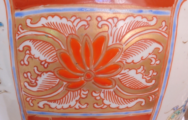 Grande potiche en porcelaine de Chine d'époque XIXe, décor au phoenix rouge et or