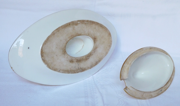 Locré : saucière en porcelaine d'époque Empire rehaussée à l'or fin