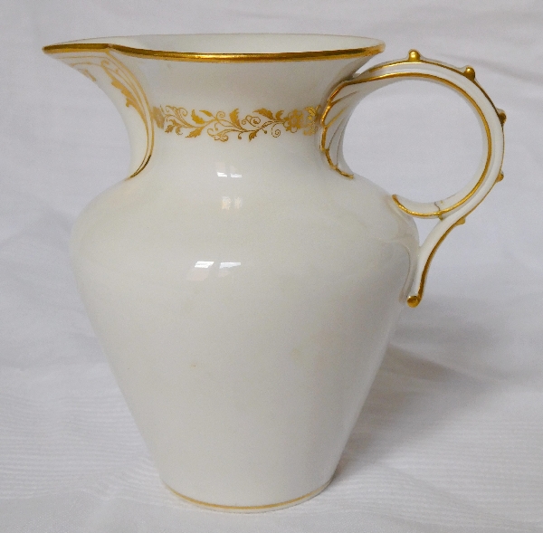 Porcelaine de Sèvres : service à thé complet pour 12 personnes, modèle Peyre doré à l'or fin, signé, 1888