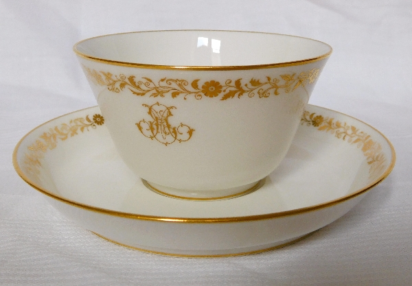 Porcelaine de Sèvres : service à thé complet pour 12 personnes, modèle Peyre doré à l'or fin, signé, 1888