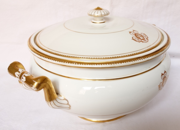 Porcelaine de Sèvres S58 (année 1858) : grande soupière rehaussée à l'or fin, signée, époque XIXe