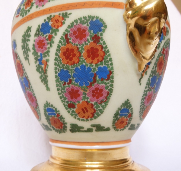 Sucrier en porcelaine de Paris peinte rehaussée à l'or fin, époque XIXe Restauration 