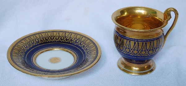 Tasse à café Empire en porcelaine de Paris bleue dorée à l'or fin, époque début XIXe