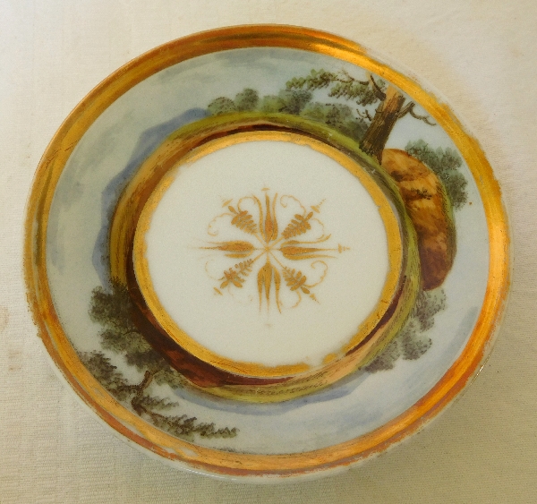 Tasse litron en porcelaine de Paris dorée Empire, décor cynégétique