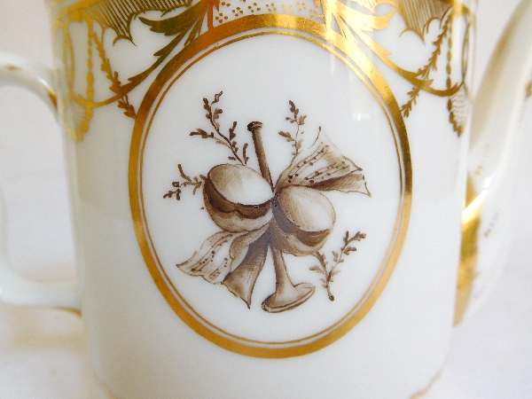 Théière en porcelaine de Paris d'époque XVIIIe or et grisaille