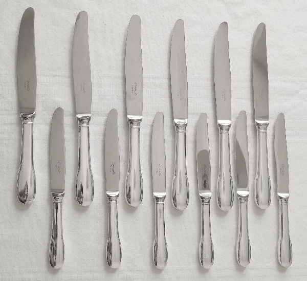 Couteau de table en métal argenté, Christofle, modèle Cluny (Uniplat / Vieux Paris)
