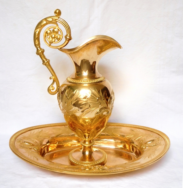 Grande aiguière et son bassin en laiton doré à l'or fin - époque 1840