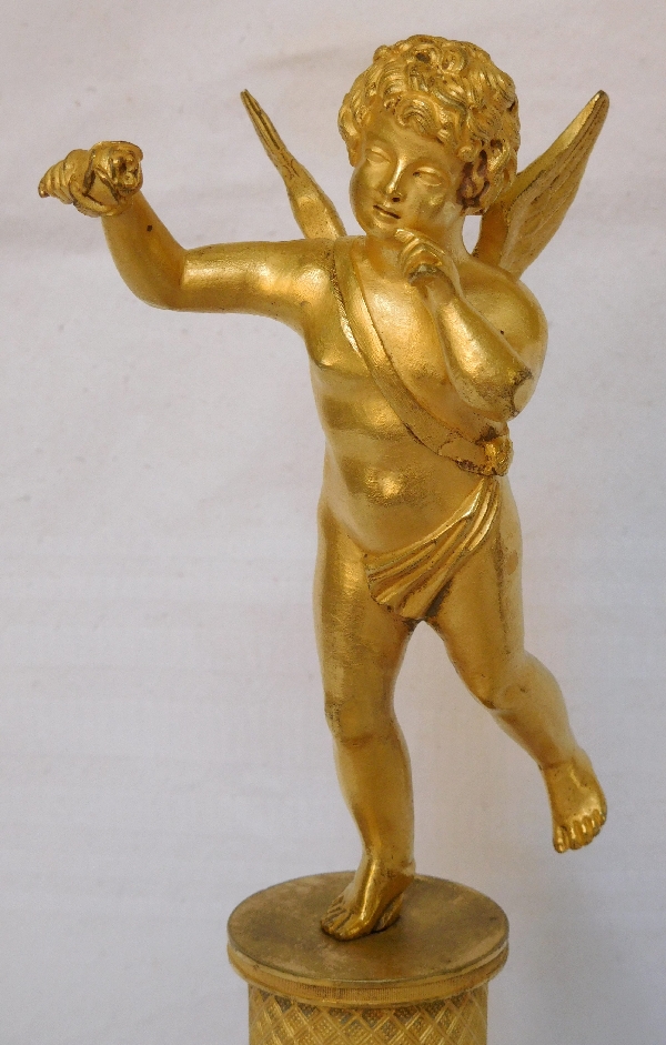 Amour en bronze doré au mercure, socle marbre brèche d'Alep, époque Restauration