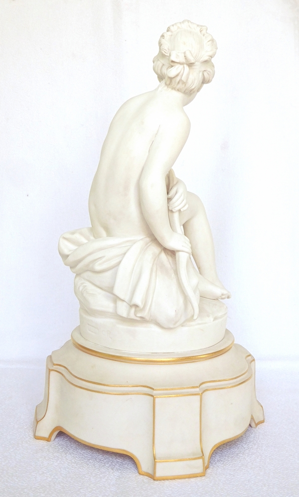 Sèvres : petite fille cachant l'arc de l'amour, biscuit de porcelaine d'après Falconet - signé, 1899