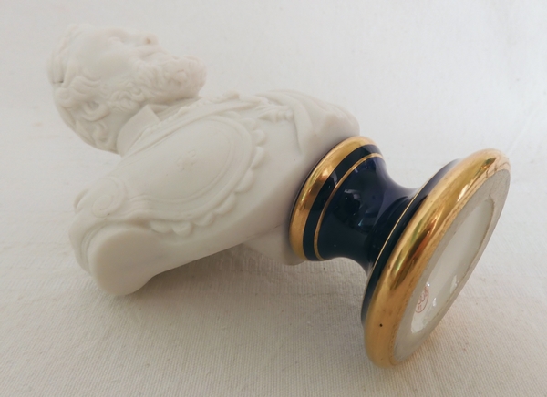 Buste d'Henri IV en biscuit de Sèvres signé, socle bleu de Sèvres rehaussé à l'or fin - 1896