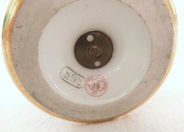 Buste d'Henri IV en biscuit de Sèvres signé, socle bleu de Sèvres rehaussé à l'or fin - 1896