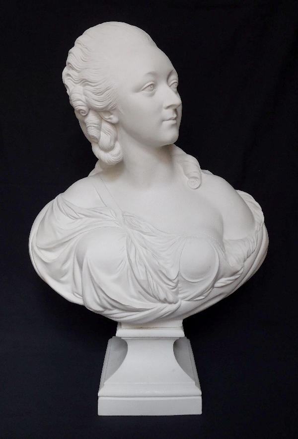 Grand buste de la Comtesse du Barry en biscuit, d'après Augustin Pajou