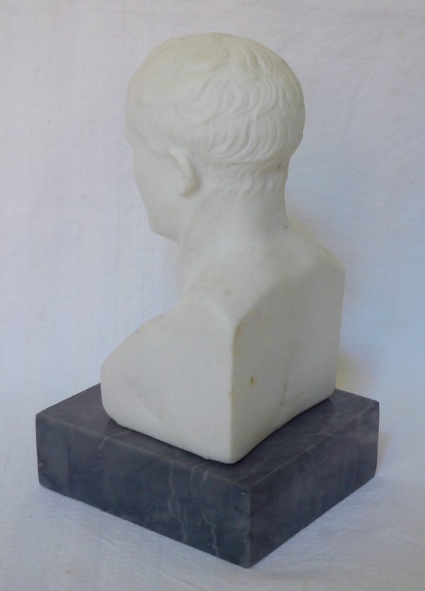 Buste de Napoléon Empereur en Hermès d'après Chaudet, biscuit de porcelaine et marbre bleu Turquin