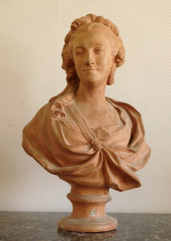 Grand buste d'aristocrate en terre cuite - époque XVIIIe siècle